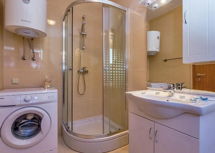 Lakeside Home, Dramalj