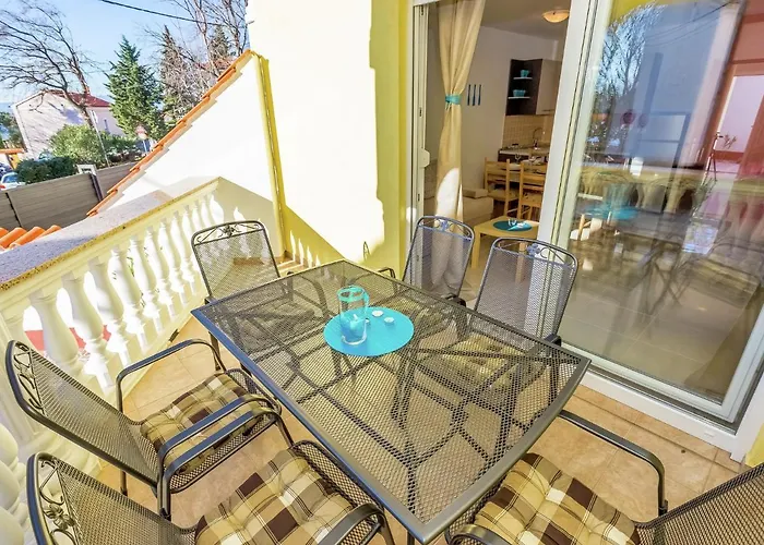 Lakeside Home, Prázdninový dům *