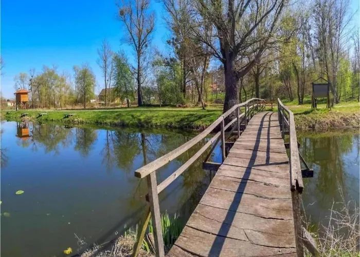 Lakeside Home, Prázdninový dům *