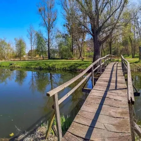 Lakeside Home, 펜션 *