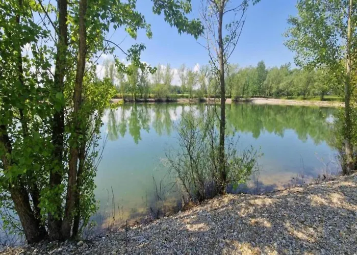 Lakeside Home, Σπίτι διακοπών