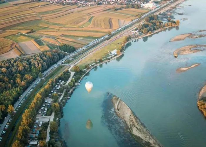 Lakeside Home, Σπίτι διακοπών